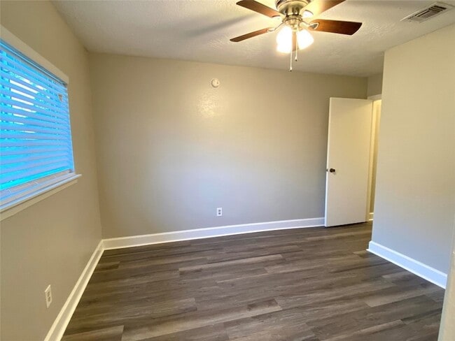 Building Photo - 2531 Bisontine St