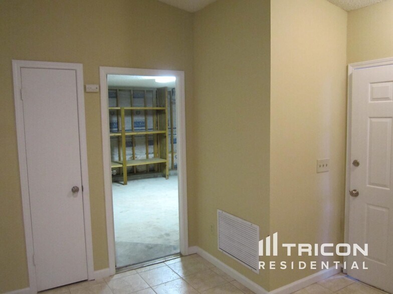 Building Photo - 3411 Grenoble Dr