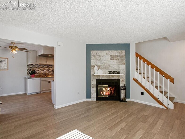 Building Photo - 1310 Firefly Cir