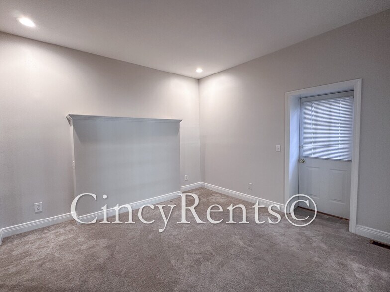 Building Photo - 334 Kilgour St