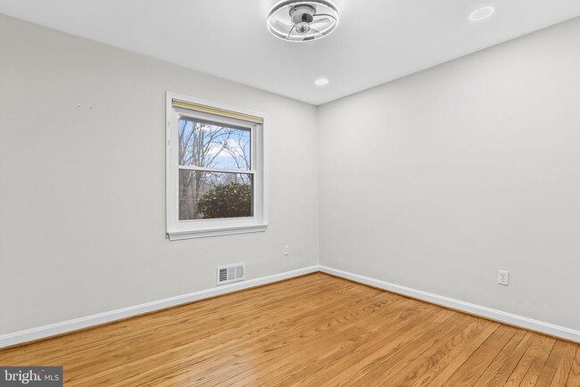 Building Photo - 7609 Woodridge Cir