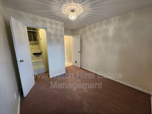 Building Photo - 7727 Jewel Lake Rd