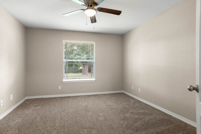 Building Photo - Stunning 4-Bedroom Home with Scenic Lake V...