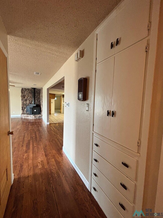 Building Photo - 1420 E 21st St