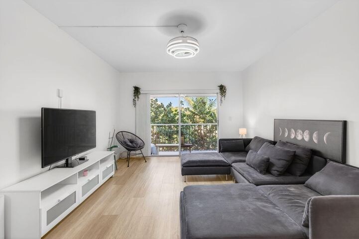 Building Photo - 50 SW 3rd Ave