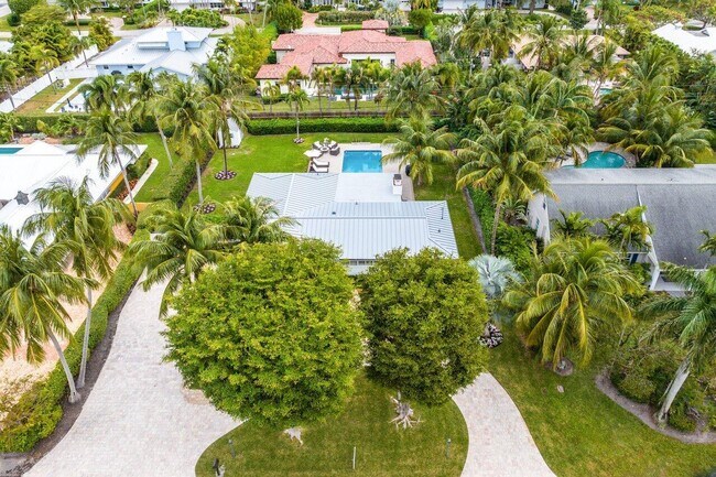 Building Photo - 2021 NW 3rd Ave