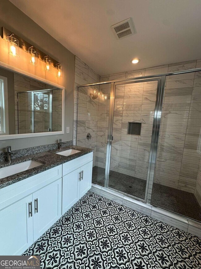 Building Photo - 1536 Montreat Ave SW