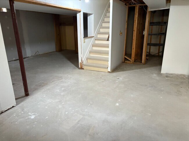 Building Photo - 3550 Kings Point Dr