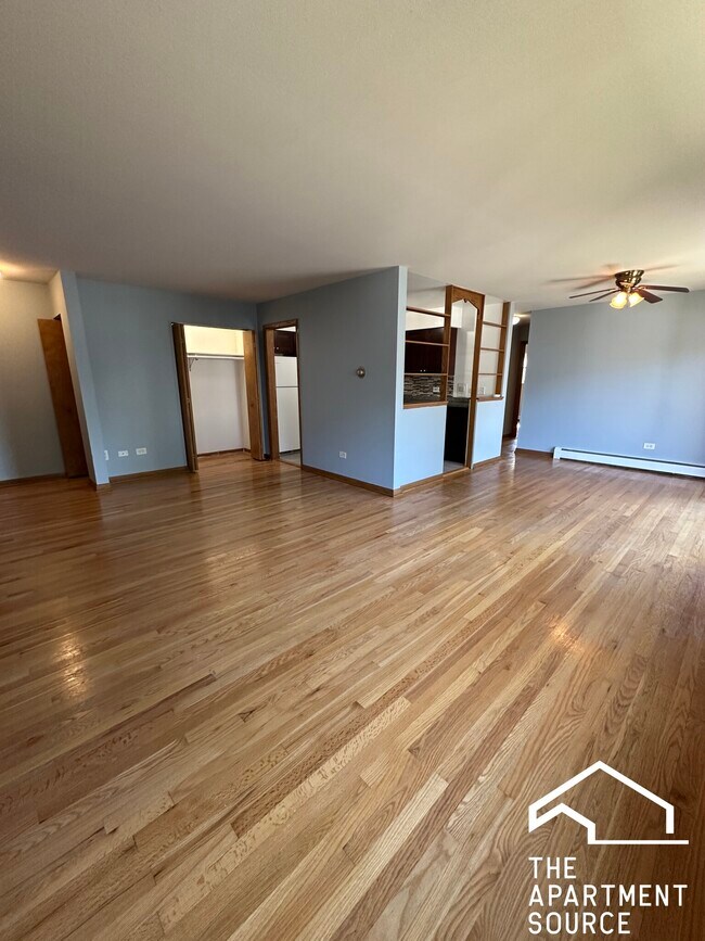 Building Photo - 1639 Oakwood Ave