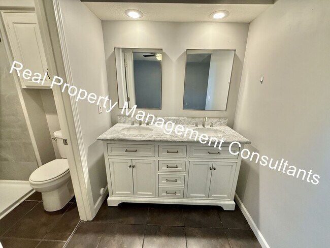 Building Photo - 3 Bed 2 Bath Modern Home in Prime Location!