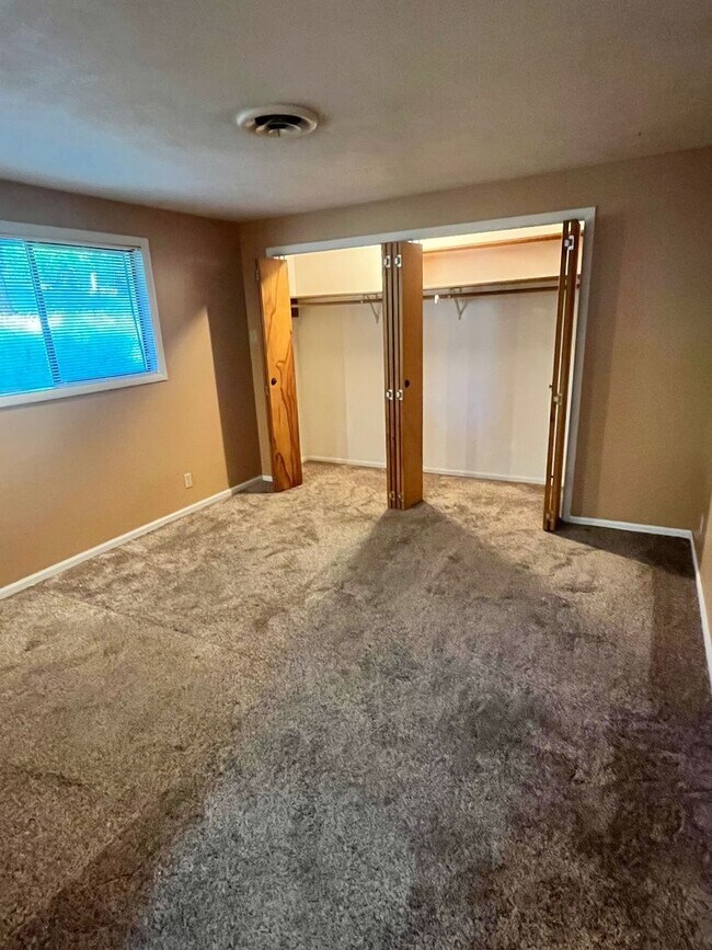 Building Photo - 3 Bed, 2 bath house located in Eugene