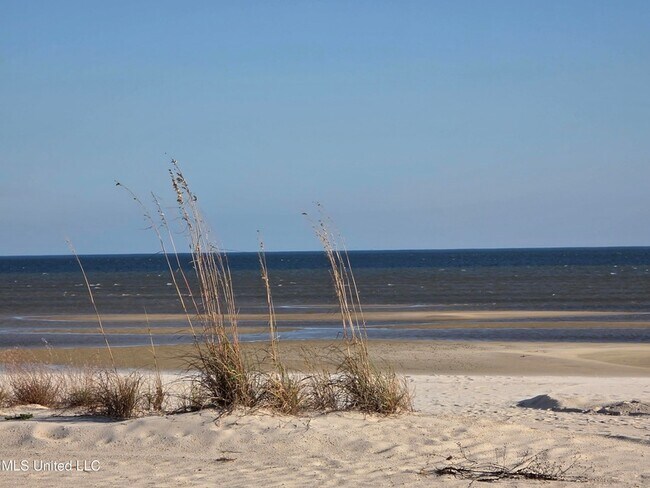 Building Photo - 412 Robert St