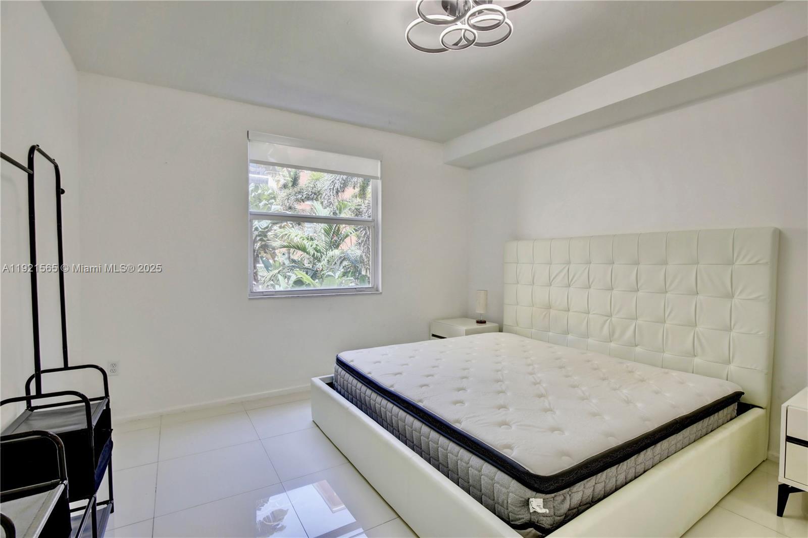 Building Photo - 17100 N Bay Rd