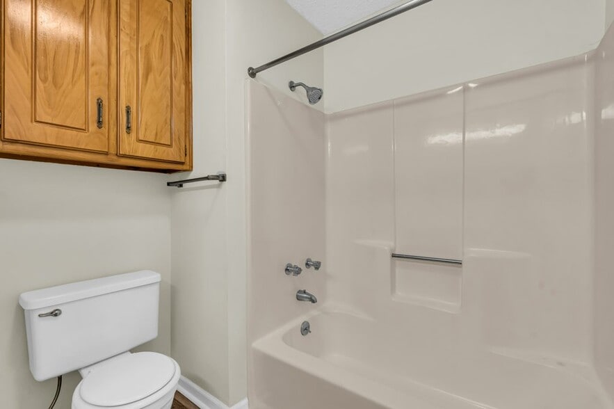 Building Photo - 2804 Plum Rd