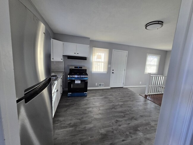 Building Photo - 3 bedroom with bonus extra room in basement fully rehabed