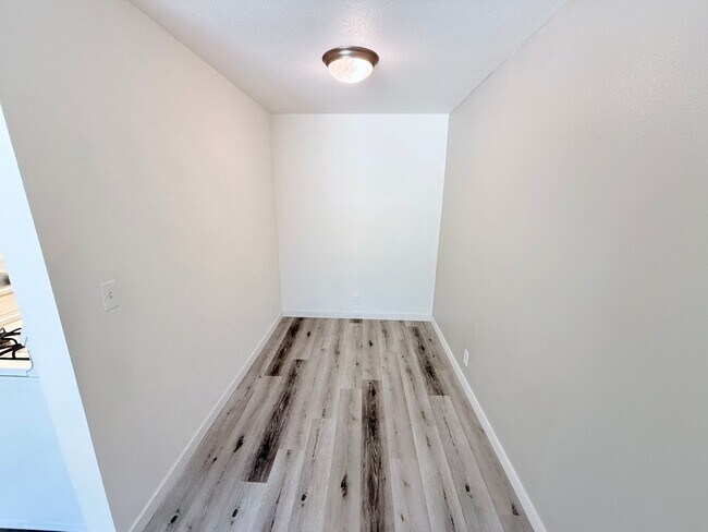 Building Photo - Pet friendly 1 bed apartment in South Lake Tahoe