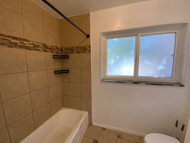 Building Photo - 3 Bedroom Single Story Home Available Near...