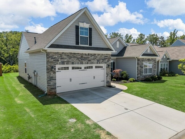 Building Photo - Stylish 3BR/2BA Home with Bonus Room in Gr...