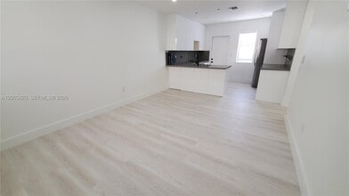 Building Photo - 215 Zamora Ave