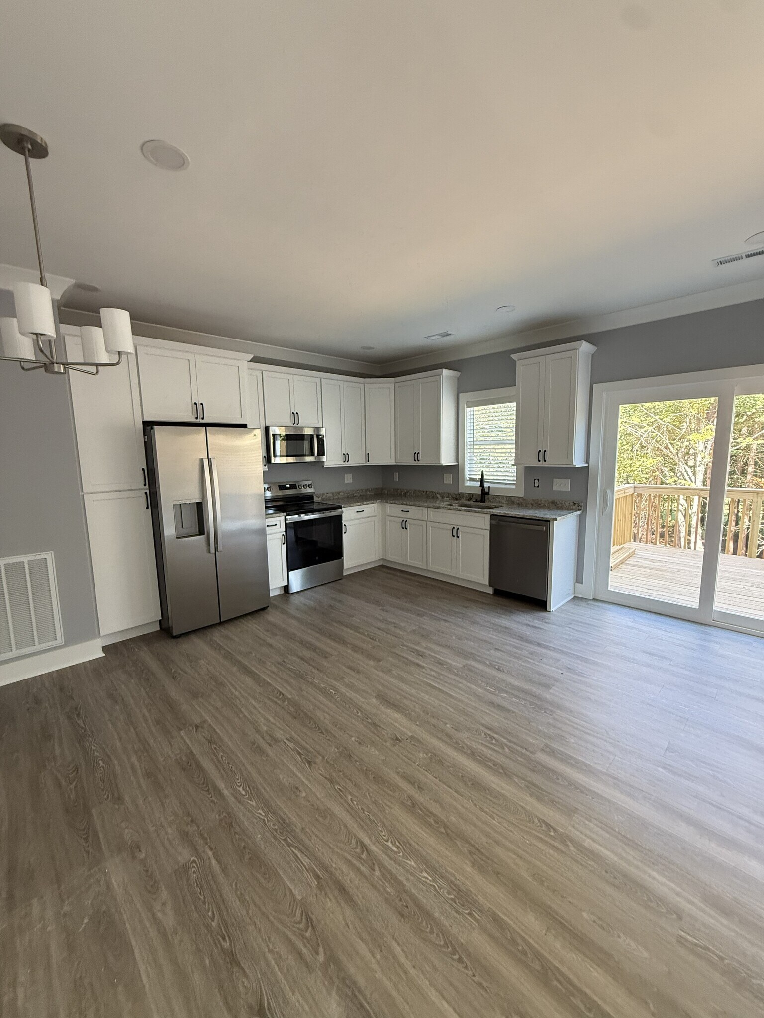 Building Photo - 825 Murray Dr