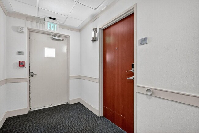 Building Photo - 3801 S Ocean Dr