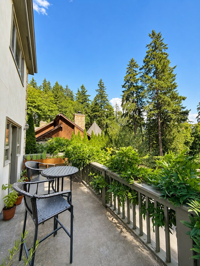 Building Photo - Elegant French Country Home with Lake Washington & Mount Rainier Views