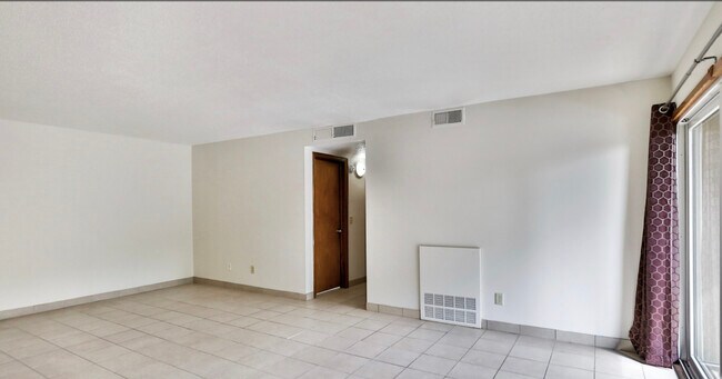 Large Open Living Spaces - 1313 Como Ave SE