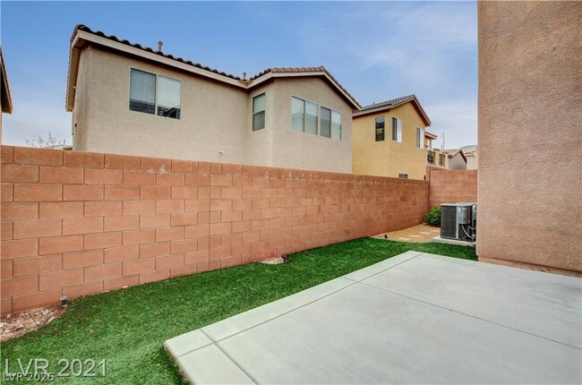 Building Photo - 10429 Scotch Elm Ave