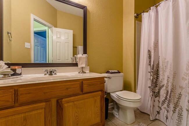 Building Photo - 15230 Ledgewood Park Dr