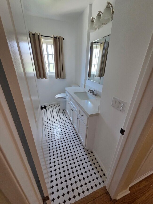 Building Photo - 2509 W 109th St