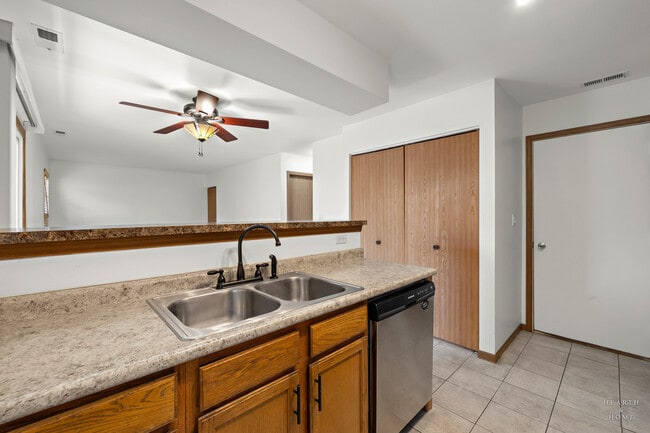 Building Photo - 3024 Max Ct