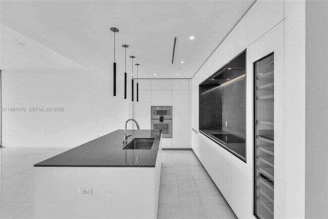 Building Photo - 300 Biscayne Blvd Way