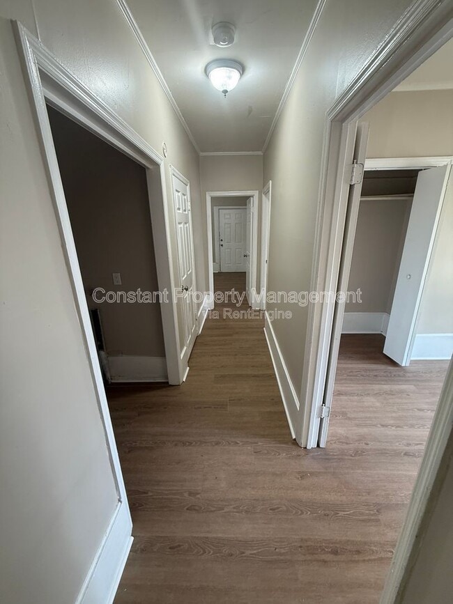 Building Photo - 614 W Poplar St