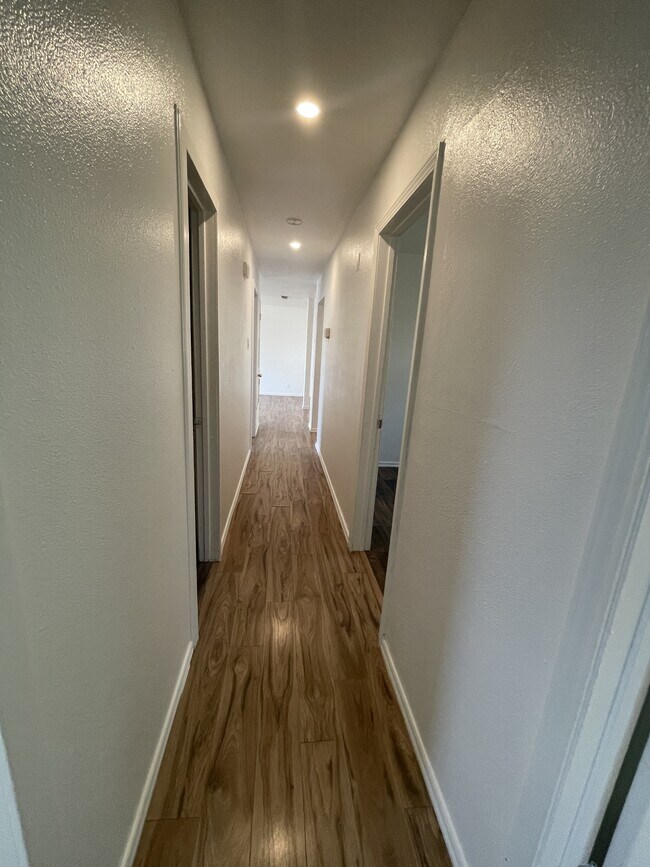 Building Photo - 179 Shadow Valley Dr