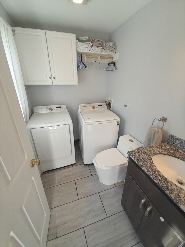 Building Photo - 1118 N Elmwood Ave