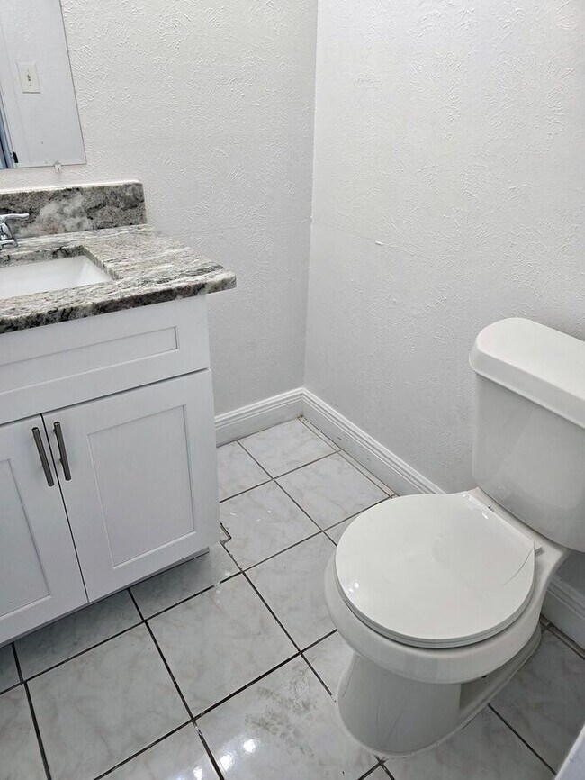 Building Photo - Large Two bedrooms with a cover patio