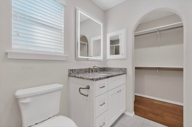 Building Photo - Executive Rental