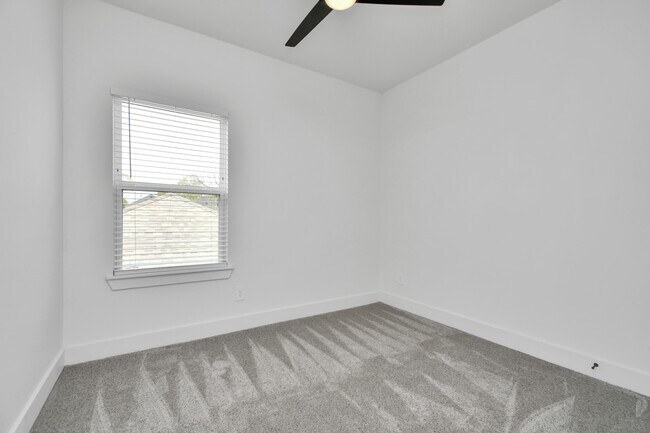 Building Photo - 853 Mansfield St