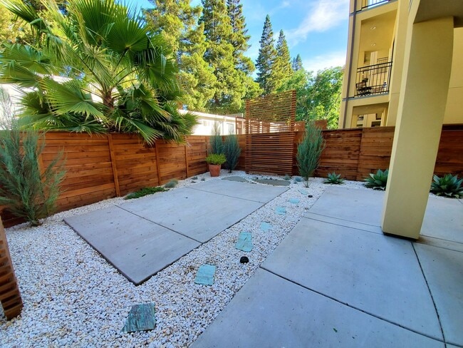 Building Photo - Contemporary Greenhaven Home with Private Backyard & Smart Features