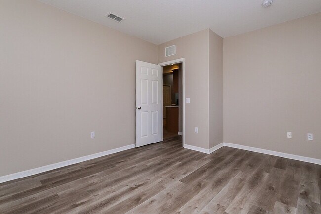 Building Photo - 3347 Bayshore Ct