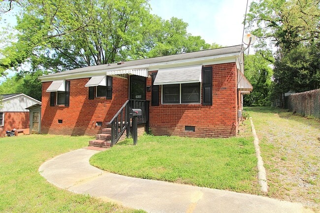 Building Photo - Cozy Remodeled Bungalow