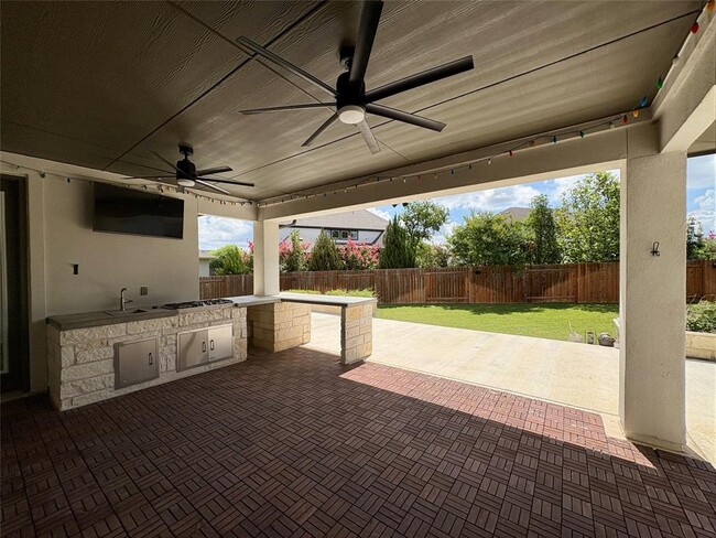 Building Photo - 2904 Fallcrest Bnd
