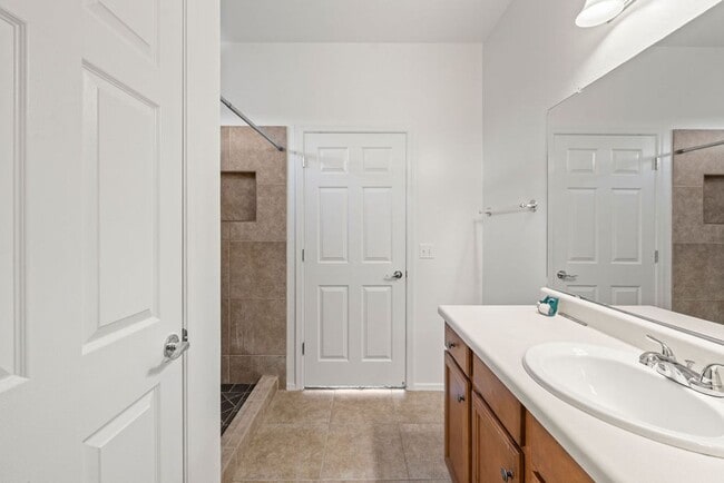 Building Photo - 3 Bedroom Home Located in Sycamore Park