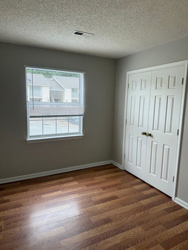 Building Photo - 515 Mystic Dr