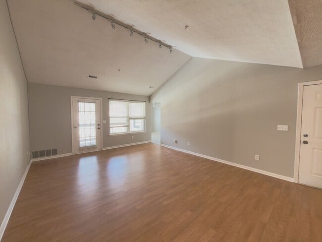 Building Photo - Maintenance-Free Condo Living in South Ann Arbor