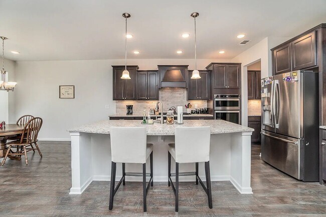 Building Photo - Beautiful 5-Bedroom Home in Brixworth Neig...