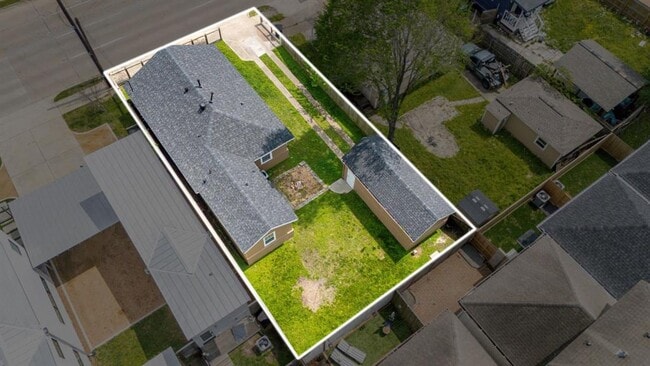 Building Photo - 1435 N Durham Dr