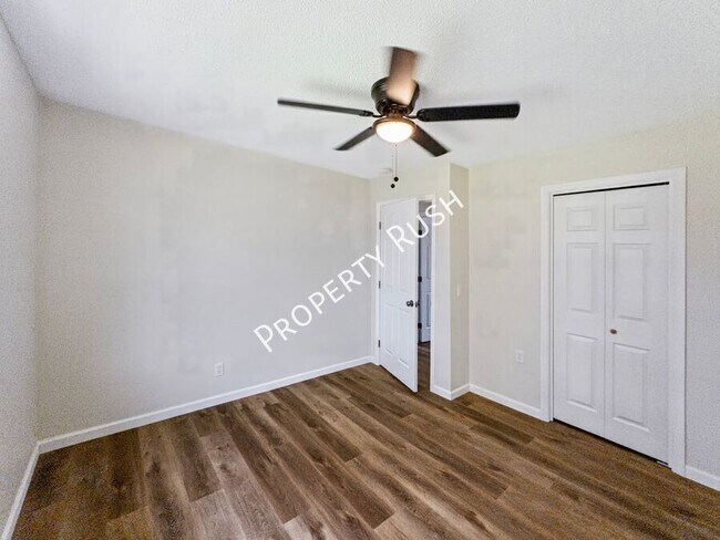 Building Photo - 702 Fricks Ln