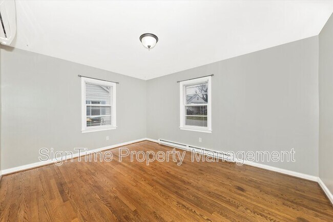 Building Photo - 11025 Rosewood Dr