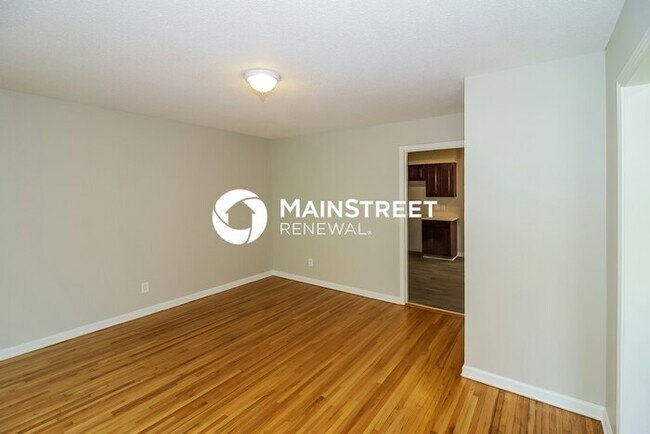 Building Photo - 3 Bedroom Pet-Friendly Home in Memphis, TN with Main Street Renewal